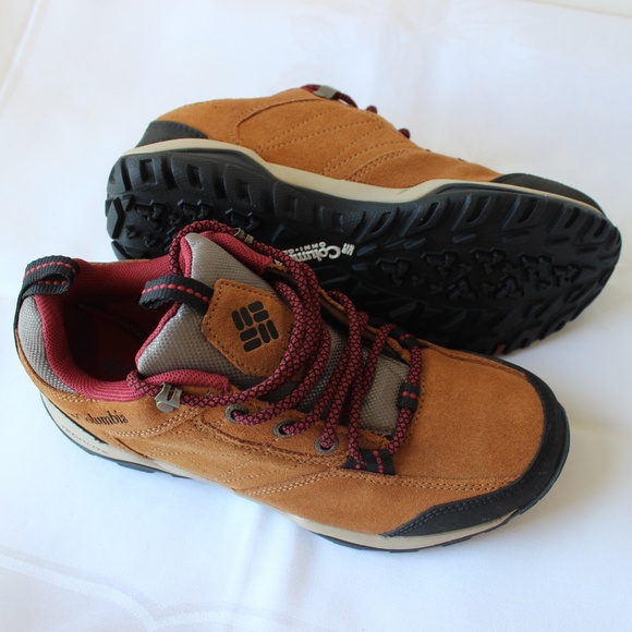 NEW Columbia Mount Carmel Low Waterproof Leather Hiking/Walking Shoes size 6 - Picture 1 of 4